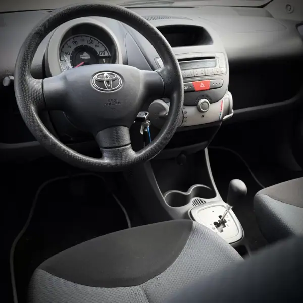 Toyota Aygo 2006 - 6500 EUR, 156009 km - AUTO.MOTO.pt - 156009km - foto 3 de 11