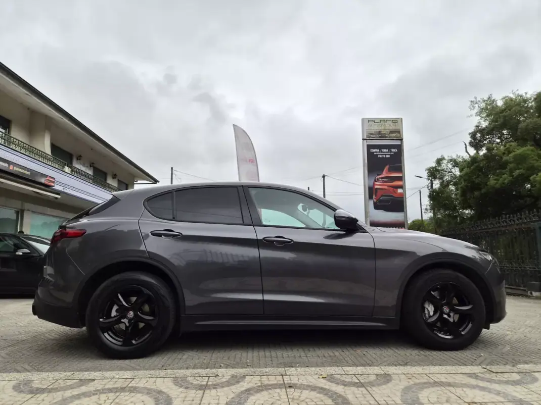 Alfa Romeo Stelvio 2017 - 19900 EUR, 183000 km - 183000km - foto 22 de 23