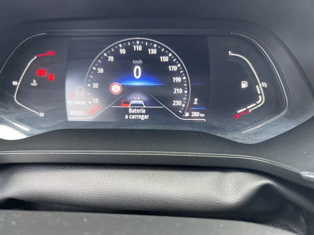 Renault Captur 2023 - 17399 EUR, 88500 km - AUTO.MOTO.pt - 88500km - foto 9 de 16