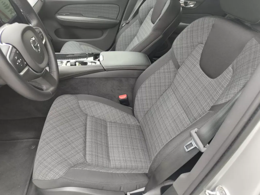 Volvo V60 2022 - 28990 EUR, 99830 km - AUTO.MOTO.pt - 99830km - foto 11 de 17