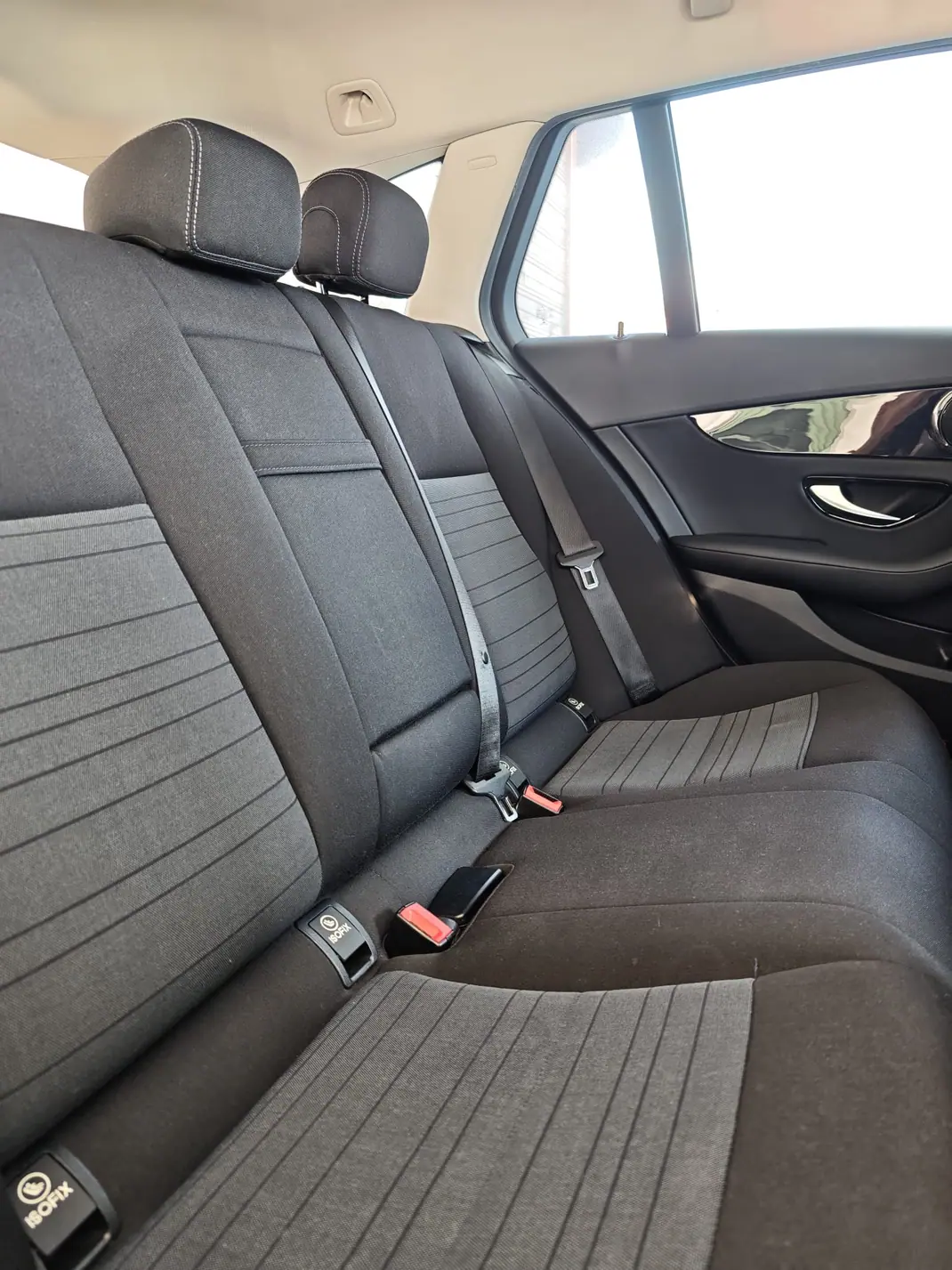 Mercedes-Benz C 200 2015 - 11500 EUR, 326000 km - AUTO.MOTO.pt - 326000km - foto 9 de 15