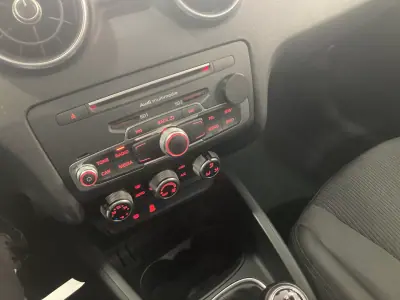 Audi A1 2015 - 11900 EUR, 150000 km - AUTO.MOTO.pt - 150000km - foto 18 de 32