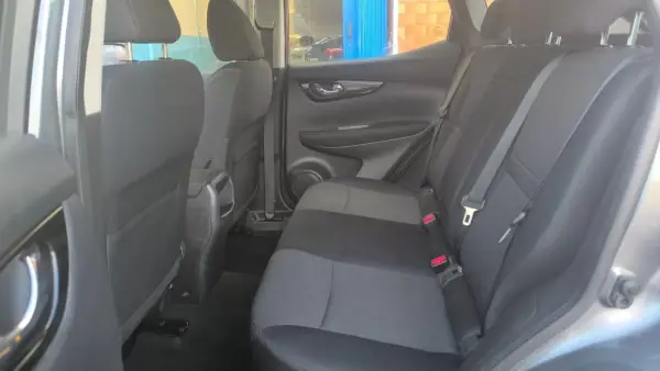 Nissan Qashqai 2015 - 11900 EUR, 165000 km - AUTO.MOTO.pt - 165000km - foto 15 de 16
