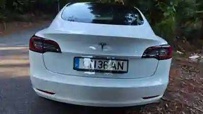 Tesla Model 3 2023 — foto 5 de 14