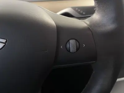Tesla Model 3 2022 - 29500 EUR, 56000 km - AUTO.MOTO.pt - 56000km - foto 14 de 42
