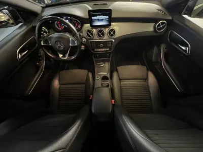 Mercedes-Benz CLA 180 2018 - 19990 EUR, 135000 km - AUTO.MOTO.pt - 135000km - foto 12 de 39