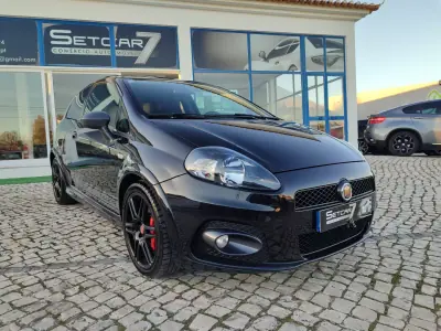 Fiat Grande Punto 2010 - 13900 EUR, 32000 km - AUTO.MOTO.pt - 32000km - foto 2 de 28
