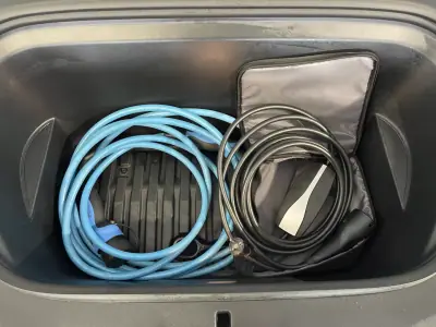 Tesla Model Y 2023 - 39500 EUR, 48000 km - 48000km - foto 43 de 43