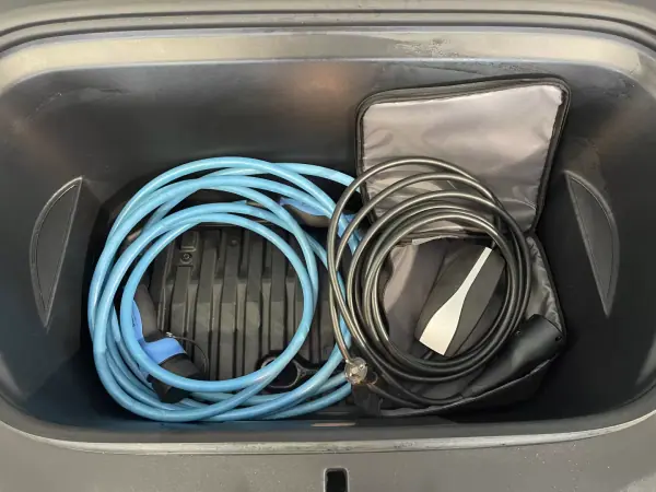 Tesla Model Y 2023 - 39500 EUR, 48000 km - 48000km - foto 43 de 43