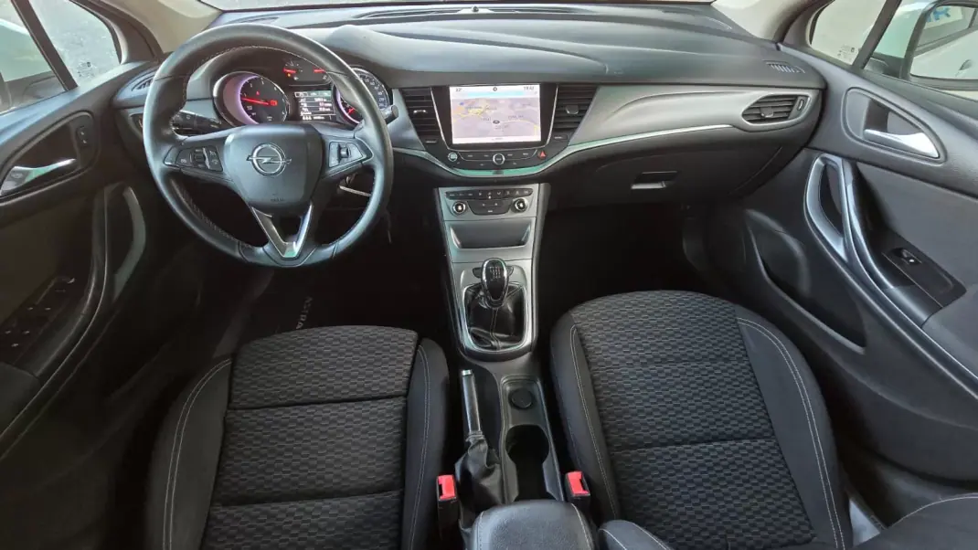 Opel Astra Sports Tourer 2017 - 11800 EUR, 141359 km - 141359km - foto 11 de 21