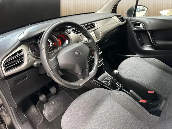 Citroën C3 2016 - 7800 EUR, 87945 km - AUTO.MOTO.pt - 87945km - foto 8 de 18