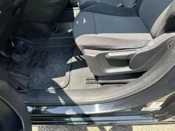 Peugeot Partner 1.5HDI 3lugares 2019 - 12900 EUR, 117000 km - AUTO.MOTO.pt - 117000km - foto 42 de 52