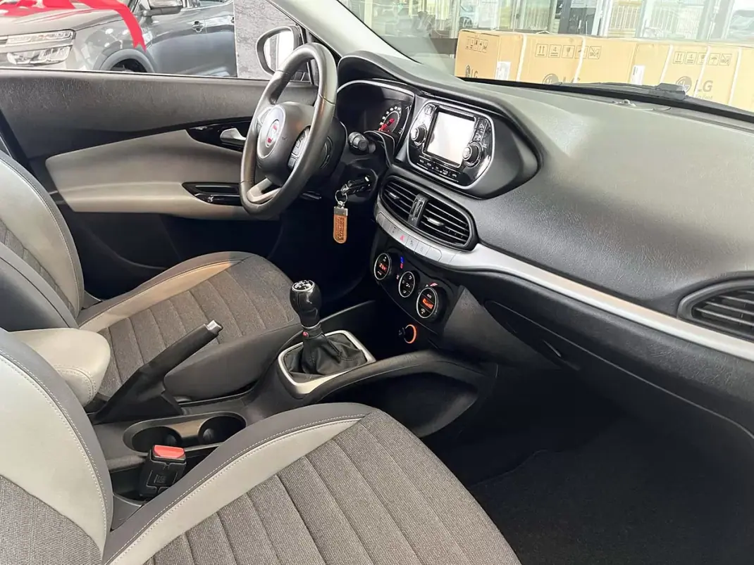 Fiat Tipo Sedan 2016 - 8600 EUR, 147438 km - 147438km - foto 11 de 22