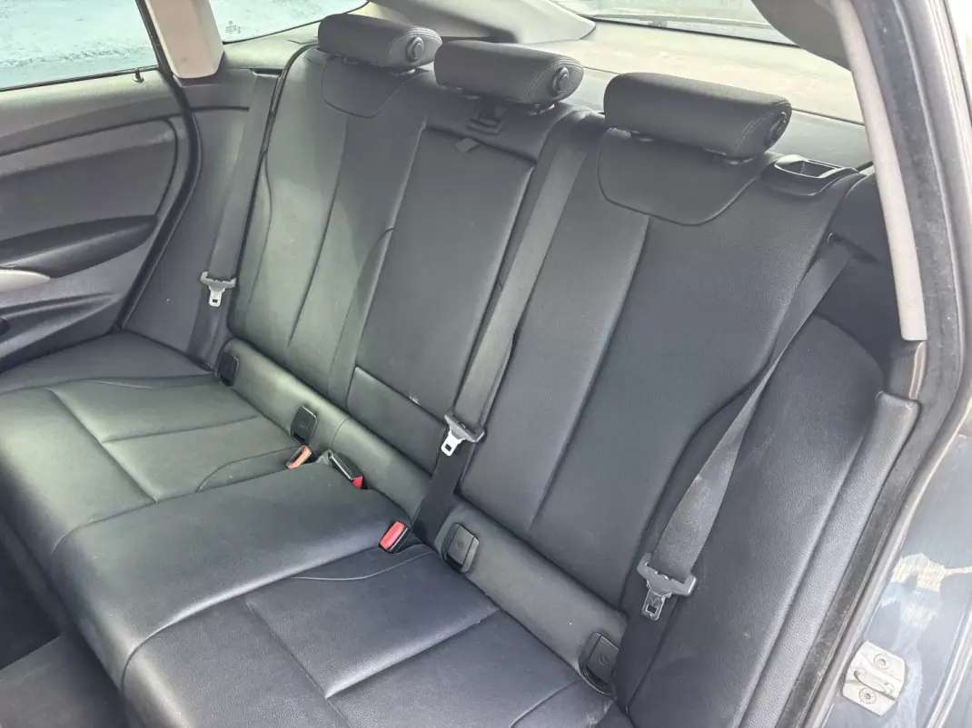 BMW 318 Gran Turismo 2014 - 11990 EUR, 280000 km - 280000km - foto 24 de 26