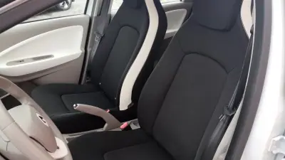 Renault Zoe 2019 - 12500 EUR, 70000 km - AUTO.MOTO.pt - 70000km - foto 12 de 28