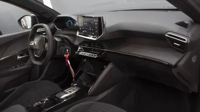 Peugeot e-2008 2024 - 21900 EUR, 38000 km - AUTO.MOTO.pt - 38000km - foto 13 de 33
