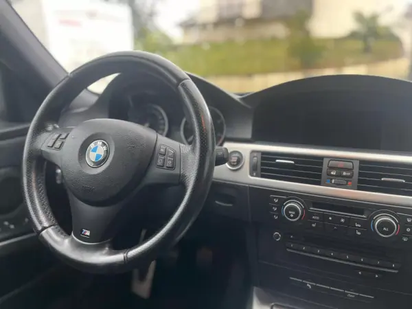 BMW 318 2011 - 14900 EUR, 196000 km - AUTO.MOTO.pt - 196000km - foto 5 de 16