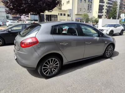 Fiat Bravo 2010 - 5980 EUR, 147000 km - AUTO.MOTO.pt - 147000km - foto 19 de 23