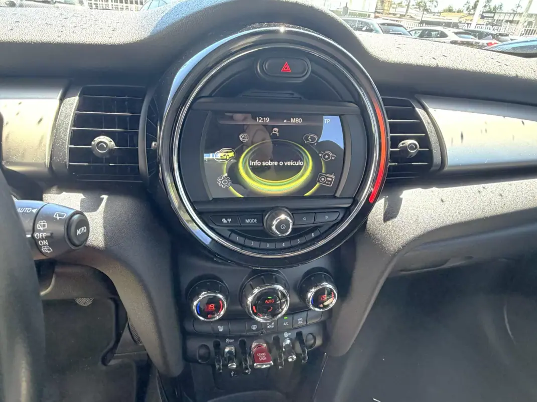 MINI Cooper 2014 - 11850 EUR, 132056 km - AUTO.MOTO.pt - 132056km - foto 9 de 13