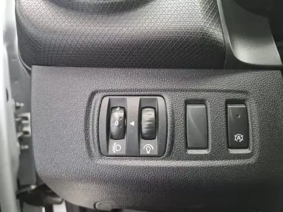 Renault Clio Sport Tourer 2018 - 11250 EUR, 87756 km - AUTO.MOTO.pt - 87756km - foto 28 de 30