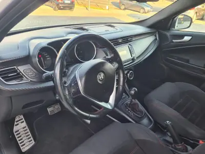 Alfa Romeo Giulietta 2019 - 15790 EUR, 146000 km - AUTO.MOTO.pt - 146000km - foto 10 de 15
