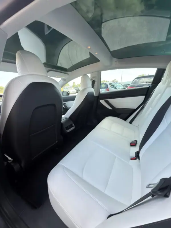 Tesla Model 3 2021 - 27000 EUR, 157593 km - 157593km - foto 14 de 18