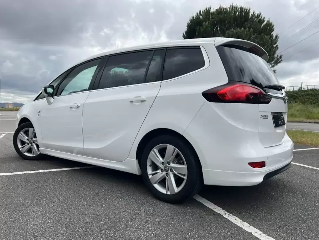 Opel Zafira 2015 - 9950 EUR, 177000 km - AUTO.MOTO.pt - 177000km - foto 6 de 9
