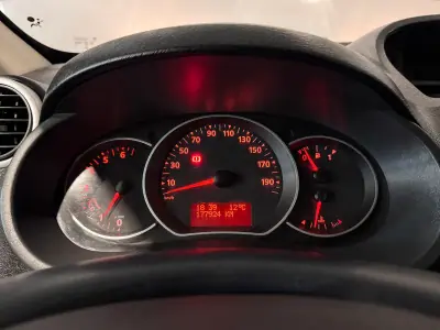 Renault Kangoo 2019 - 15900 EUR, 177924 km - AUTO.MOTO.pt - 177924km - foto 18 de 35
