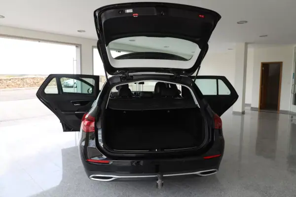 Mercedes-Benz C 220 2022 - 29800 EUR, 86300 km - AUTO.MOTO.pt - 86300km - foto 10 de 12
