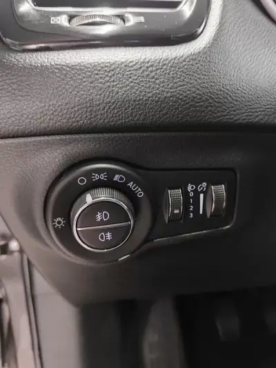 Jeep Compass 2018 - 17250 EUR, 110000 km - AUTO.MOTO.pt - 110000km - foto 25 de 34