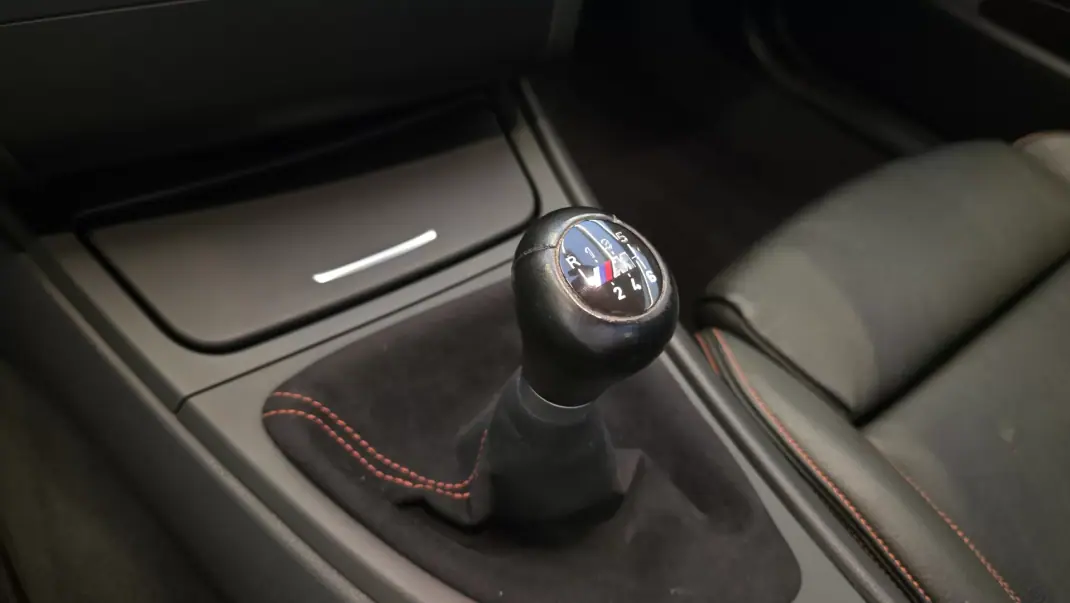 BMW 1M Coupe 2012 - 67500 EUR, 67790 km - AUTO.MOTO.pt - 67790km - foto 48 de 61