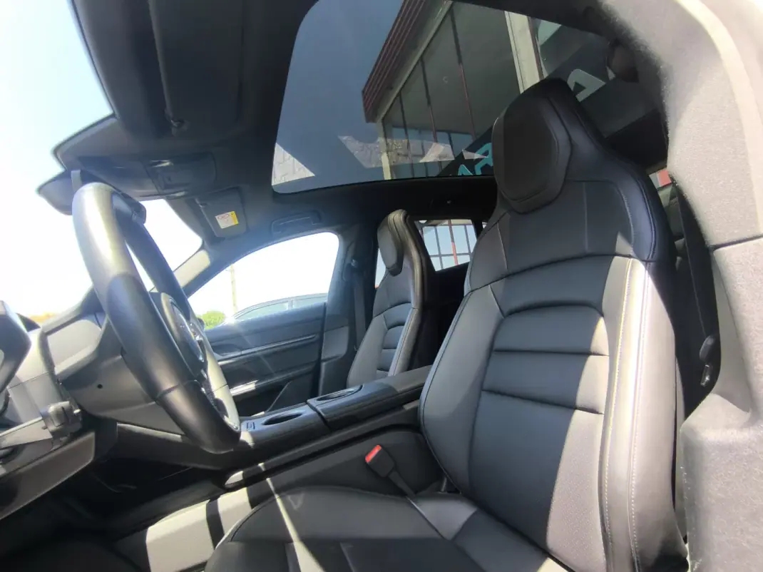 Porsche Taycan Sport Turismo 2024 - 92500 EUR, 36000 km - 36000km - foto 12 de 25