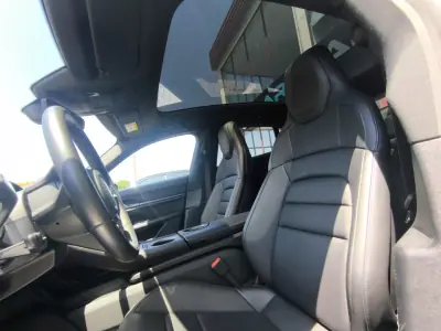 Porsche Taycan Sport Turismo 2024 - 92500 EUR, 36000 km - AUTO.MOTO.pt - 36000km - foto 12 de 25
