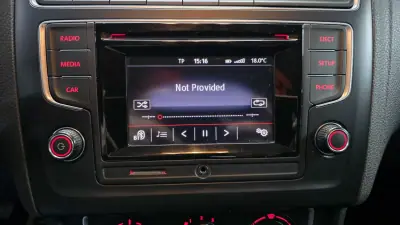 Volkswagen Polo 2014 - 10990 EUR, 136000 km - AUTO.MOTO.pt - 136000km - foto 10 de 31