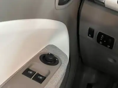 Renault Zoe 2019 - 9990 EUR, 150000 km - AUTO.MOTO.pt - 150000km - foto 26 de 29