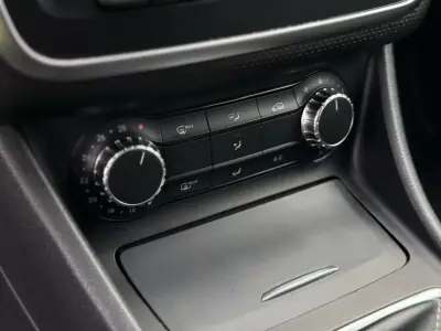 Mercedes-Benz A 180 2015 - 14950 EUR, 180700 km - AUTO.MOTO.pt - 180700km - foto 25 de 37