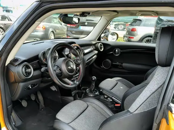 MINI Berlingo 2015 - 18000 EUR, 101200 km - AUTO.MOTO.pt - 101200km - foto 23 de 29