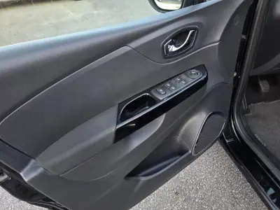 Renault Captur 2016 - 11990 EUR, 118000 km - AUTO.MOTO.pt - 118000km - foto 31 de 32