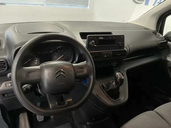 Citroën Berlingo 2022 - 17750 EUR, 90000 km - AUTO.MOTO.pt - 90000km - foto 2 de 13