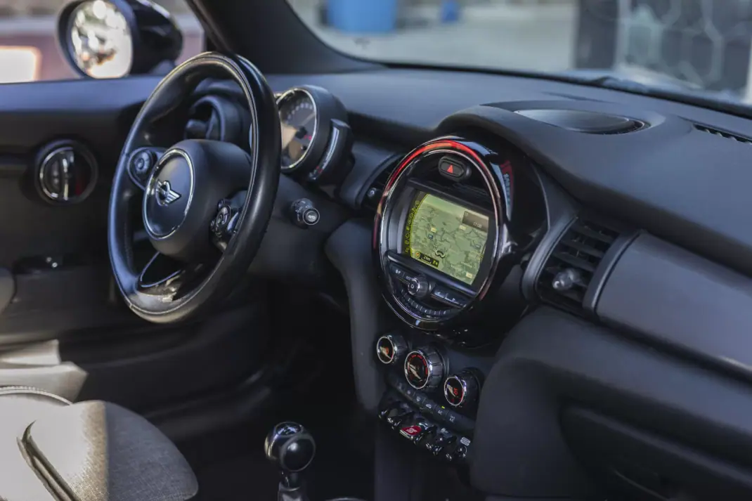 MINI 3 Portas 2017 - 13900 EUR, 237412 km - AUTO.MOTO.pt - 237412km - foto 13 de 32