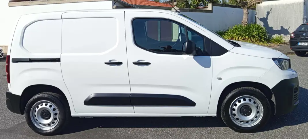 Peugeot Partner 2019 - 12990 EUR, 91000 km - AUTO.MOTO.pt - 91000km - foto 5 de 16