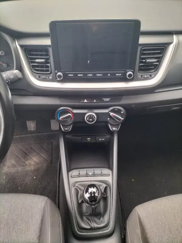 Kia Stonic 2022 - 17450 EUR, 62000 km - AUTO.MOTO.pt - 62000km - foto 8 de 11