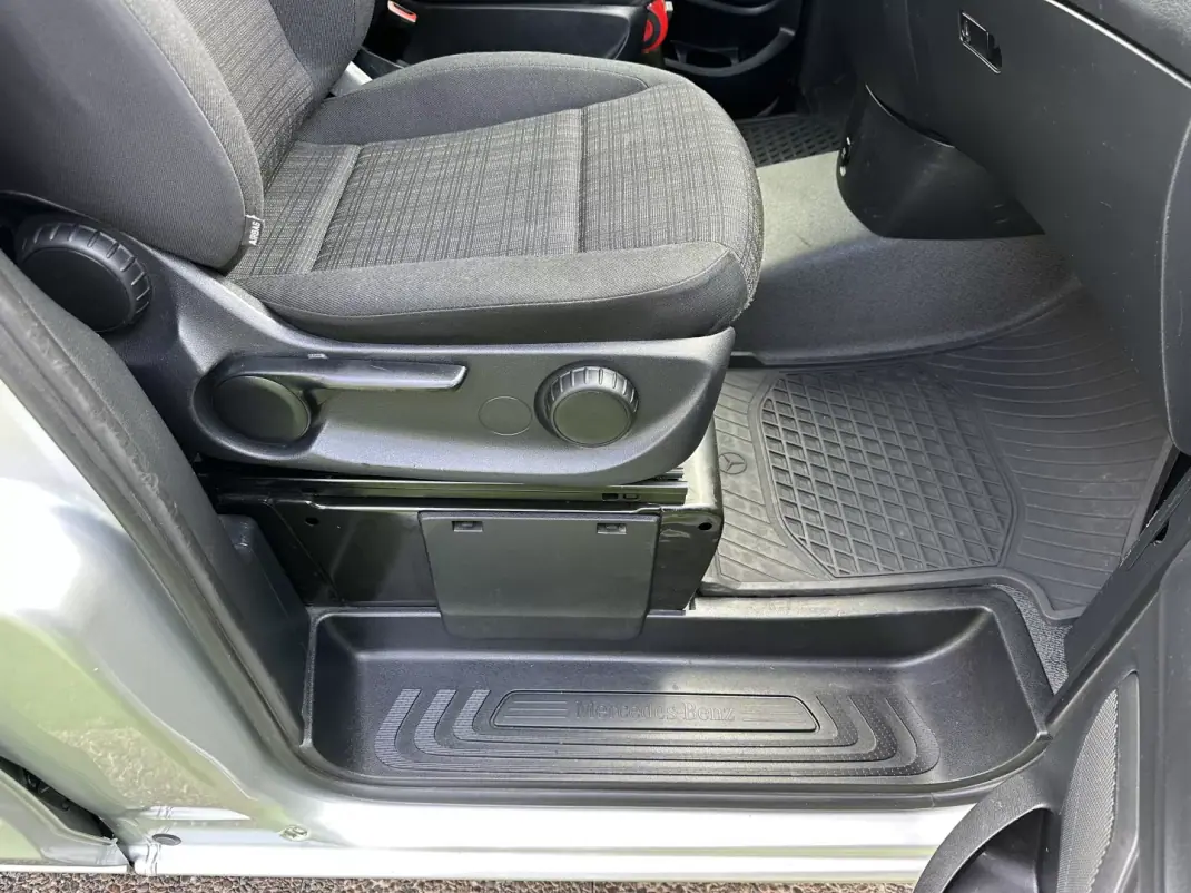 Mercedes-Benz Vito Tourer 2016 - 24900 EUR, 286000 km - 286000km - foto 48 de 54