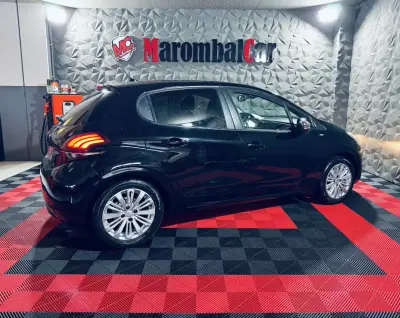 Peugeot 208 2017 - 8990 EUR, 100342 km - AUTO.MOTO.pt - 100342km - foto 2 de 33