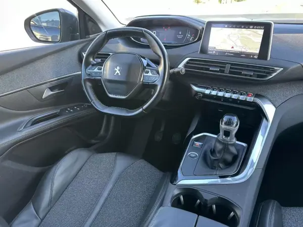 Peugeot 5008 2018 - 14900 EUR, 220000 km - AUTO.MOTO.pt - 220000km - foto 29 de 60