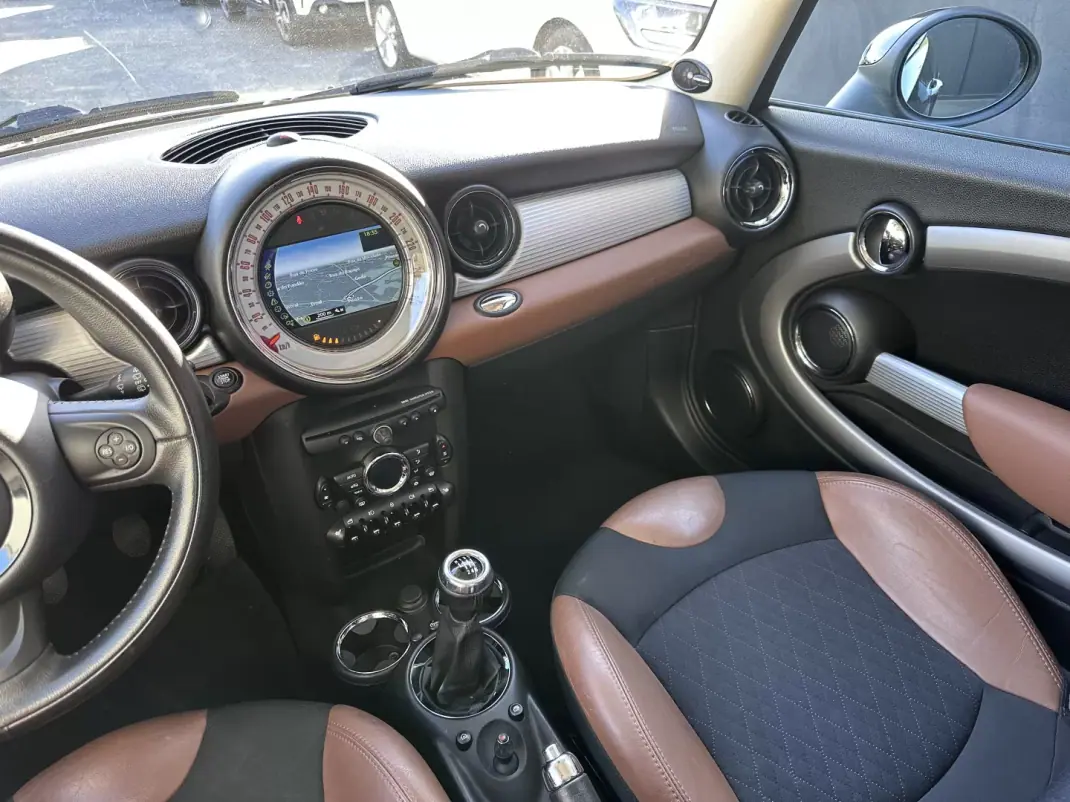 MINI Cooper 2012 - 10500 EUR, 210000 km - AUTO.MOTO.pt - 210000km - foto 20 de 40
