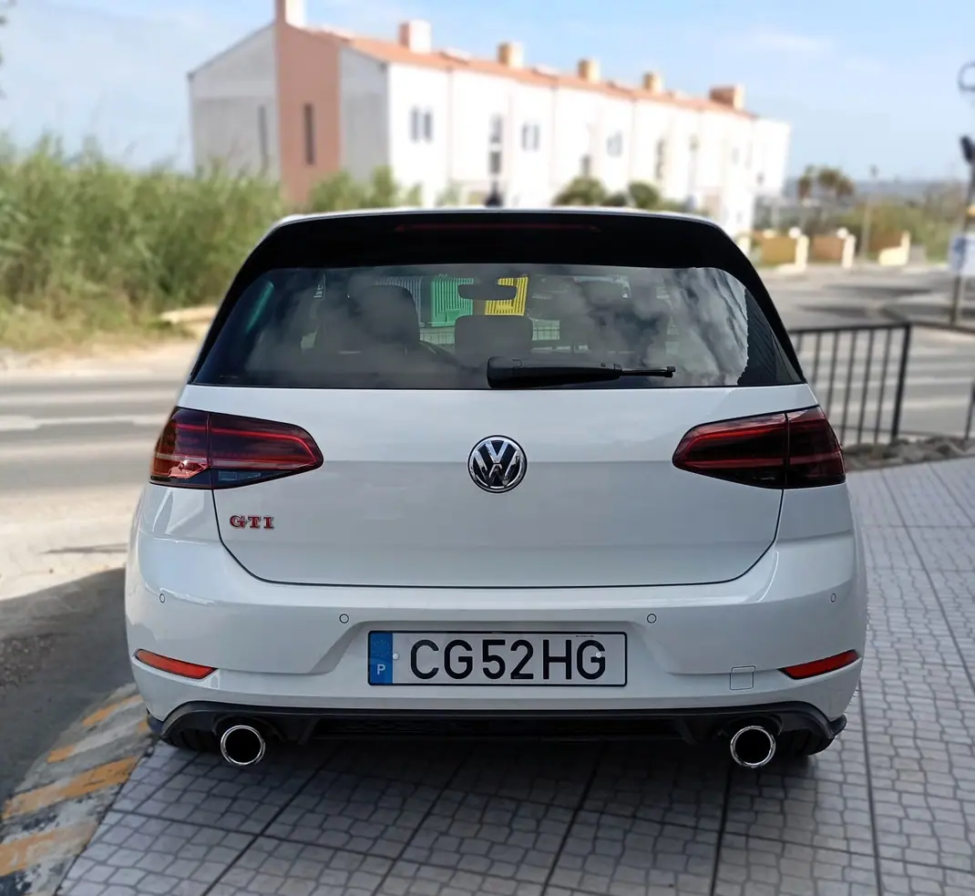 Volkswagen Golf 2017 - 24999 EUR, 164200 km - AUTO.MOTO.pt - 164200km - foto 2 de 10