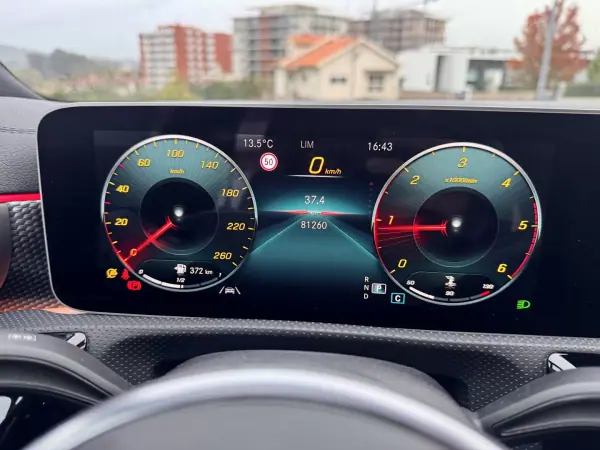 Mercedes-Benz CLA 180 2019 - 26500 EUR, 80000 km - AUTO.MOTO.pt - 80000km - foto 19 de 29
