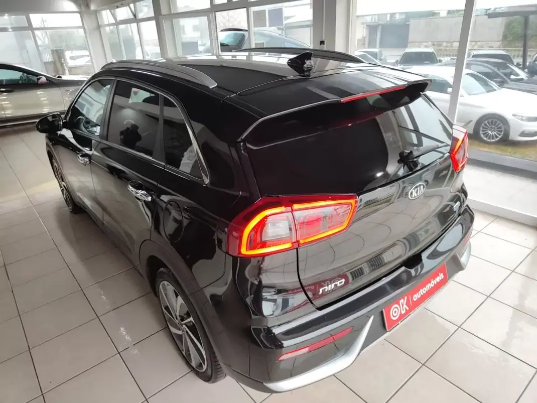 Kia Niro 2019 - 17250 EUR, 51300 km - AUTO.MOTO.pt - 51300km - foto 8 de 34