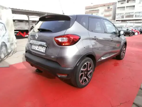 Renault Captur 2014 - 12900 EUR, 155622 km - AUTO.MOTO.pt - 155622km - foto 6 de 30